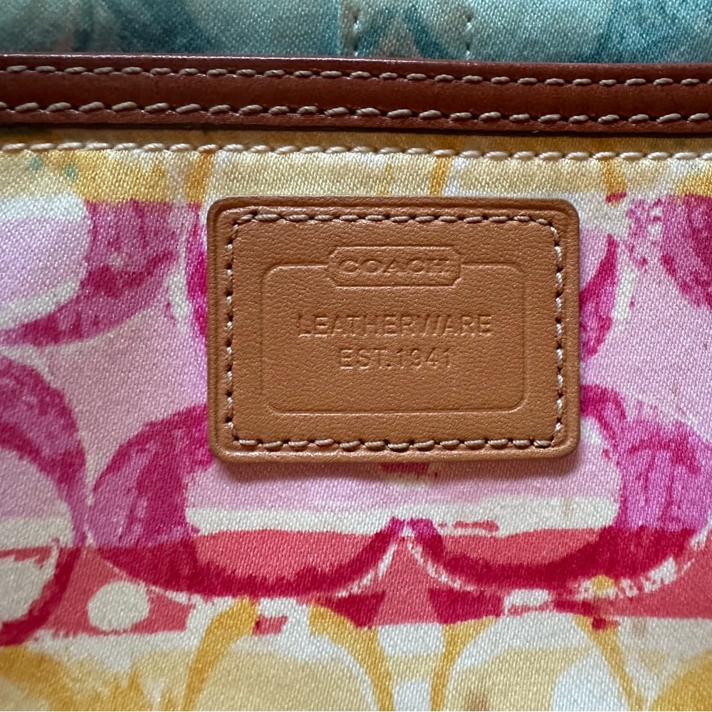 Coach Hamptons Weekend Signature Watercolor Wristlet - Picture 3 of 12